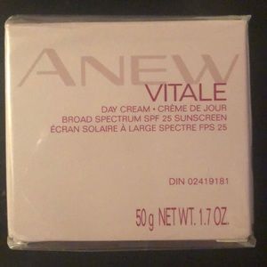 Anew Vitale Day Cream- 1.7 oz
